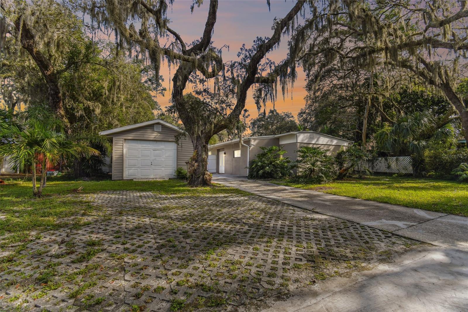 414 Joyce Ave, Temple Terrace