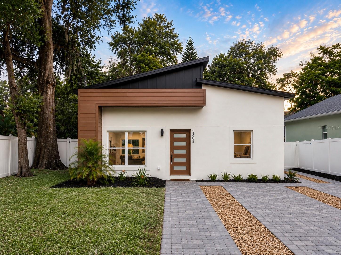 5808 N 16th St, Tampa