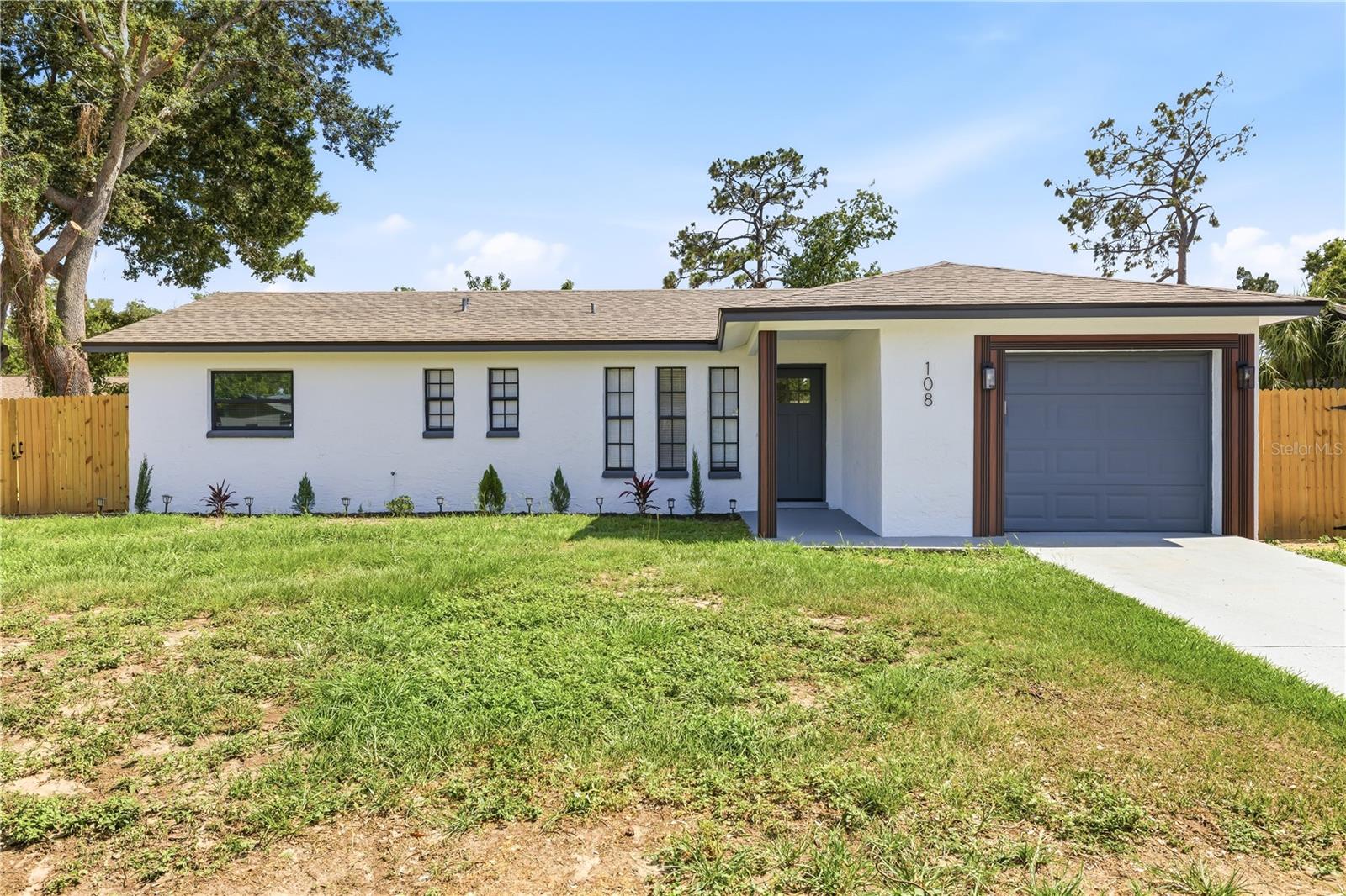 108 Inwood Cir, Brandon