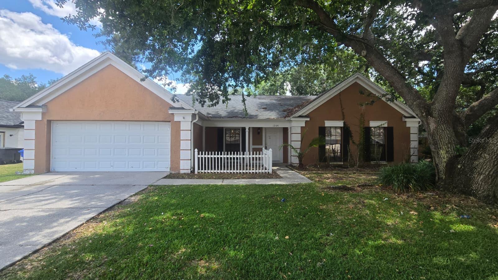 1304 Peachfield Dr, Valrico