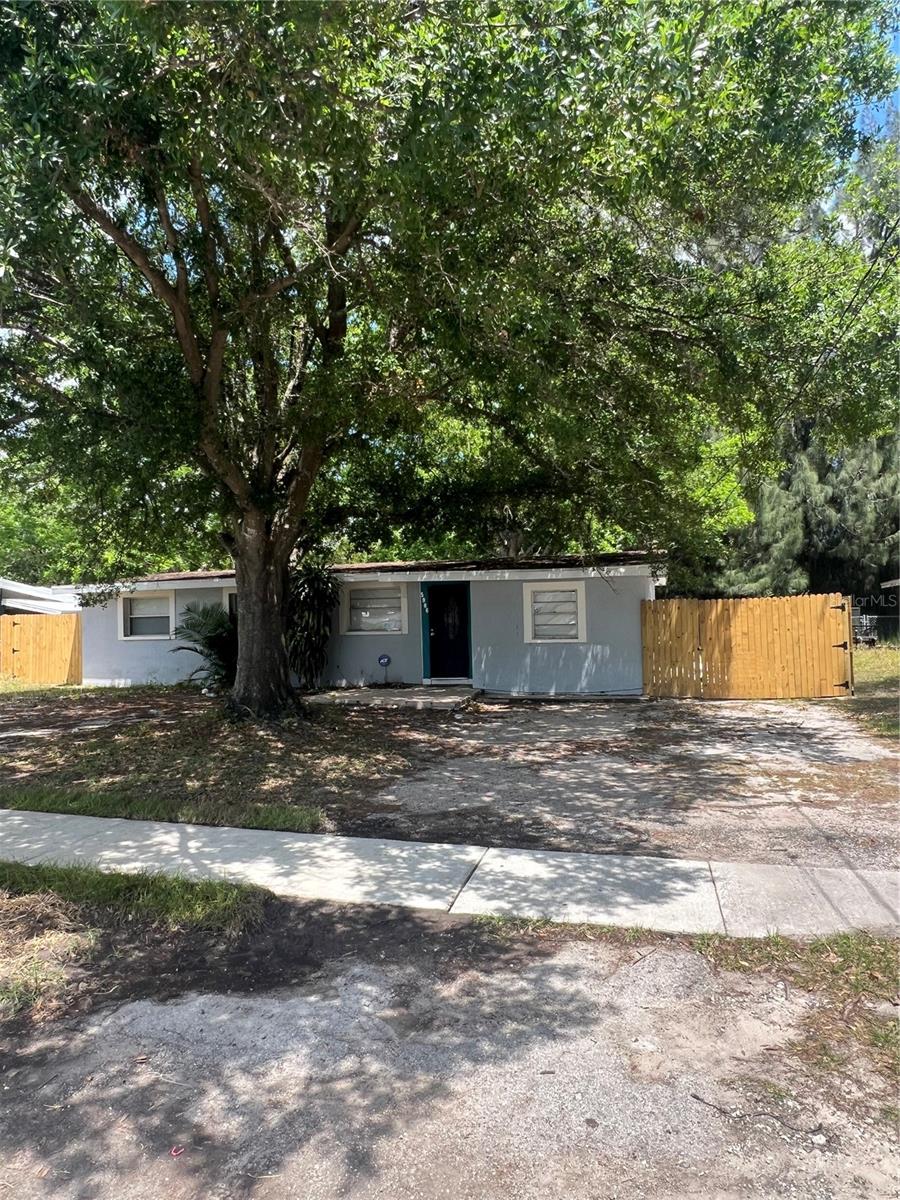 5906 S 81st St, Tampa