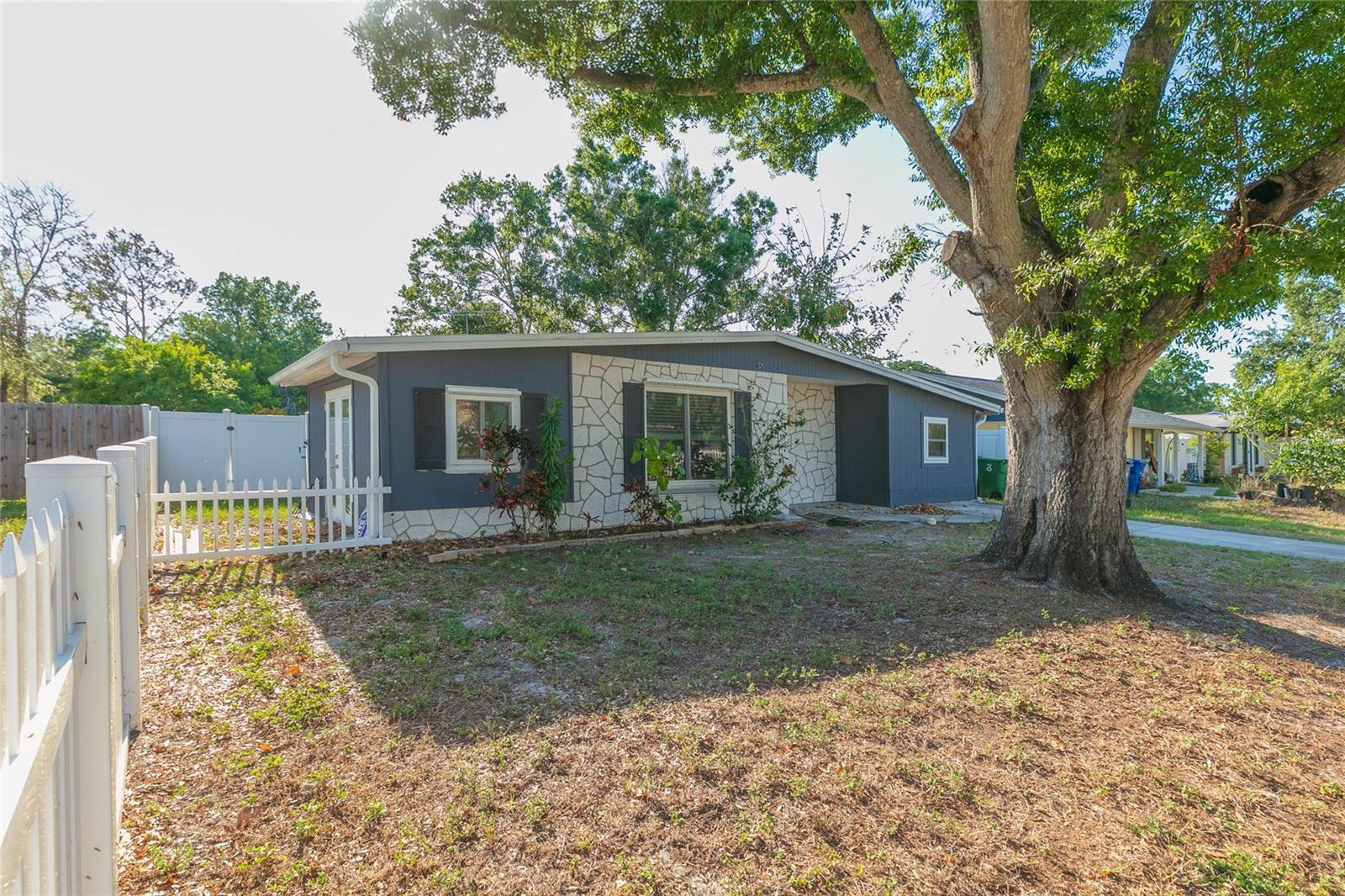6321 S Renellie Ct, Tampa