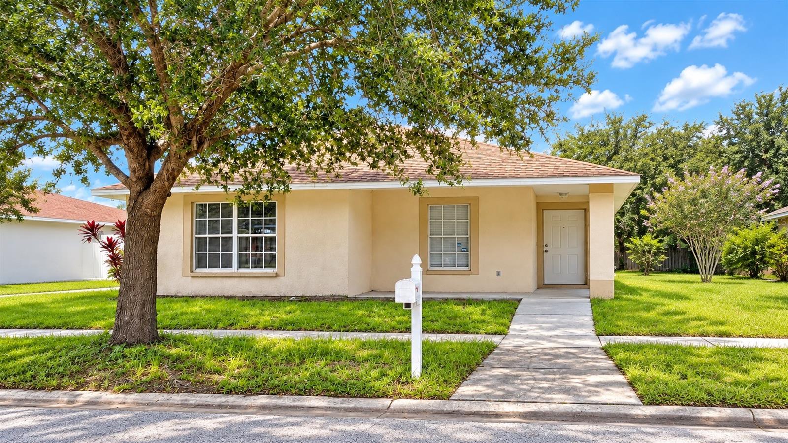 10328 Summerview Cir, Riverview
