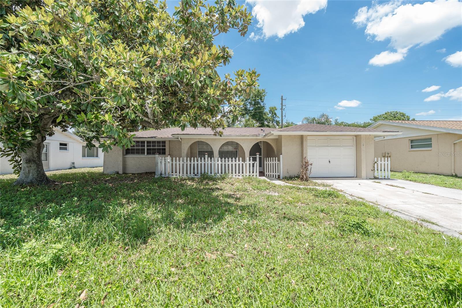 7911 Foxwood Dr, New Port Richey