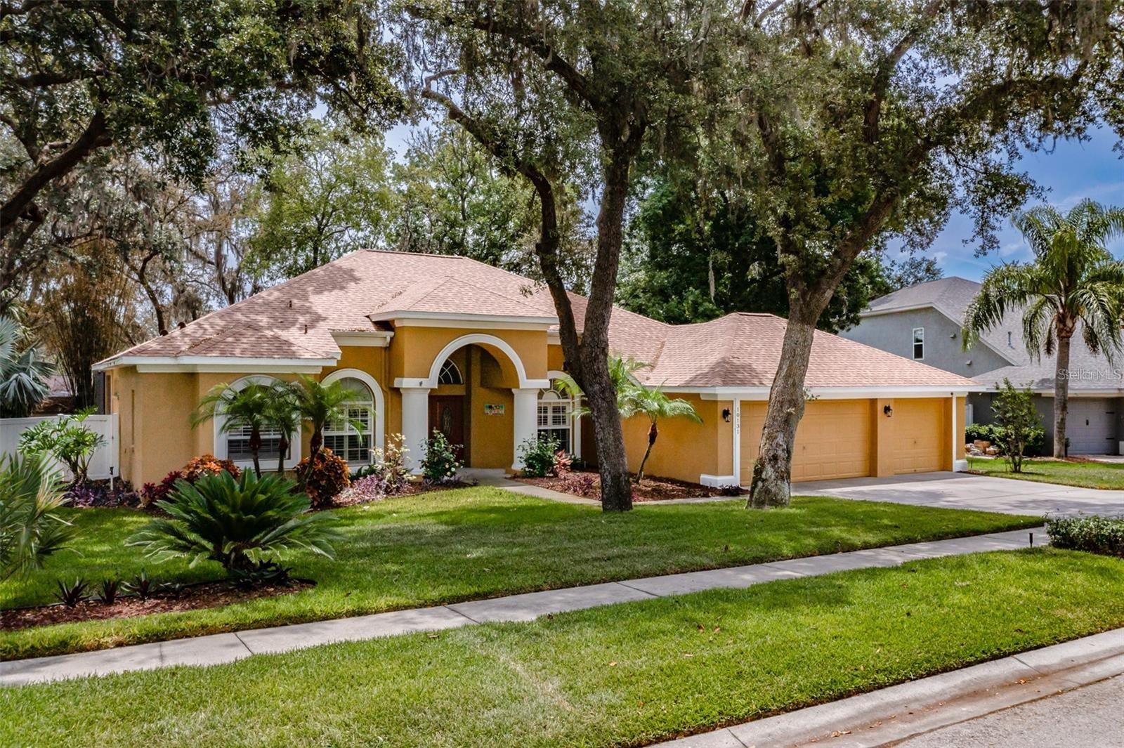 10131 Paddock Oaks Dr, Riverview