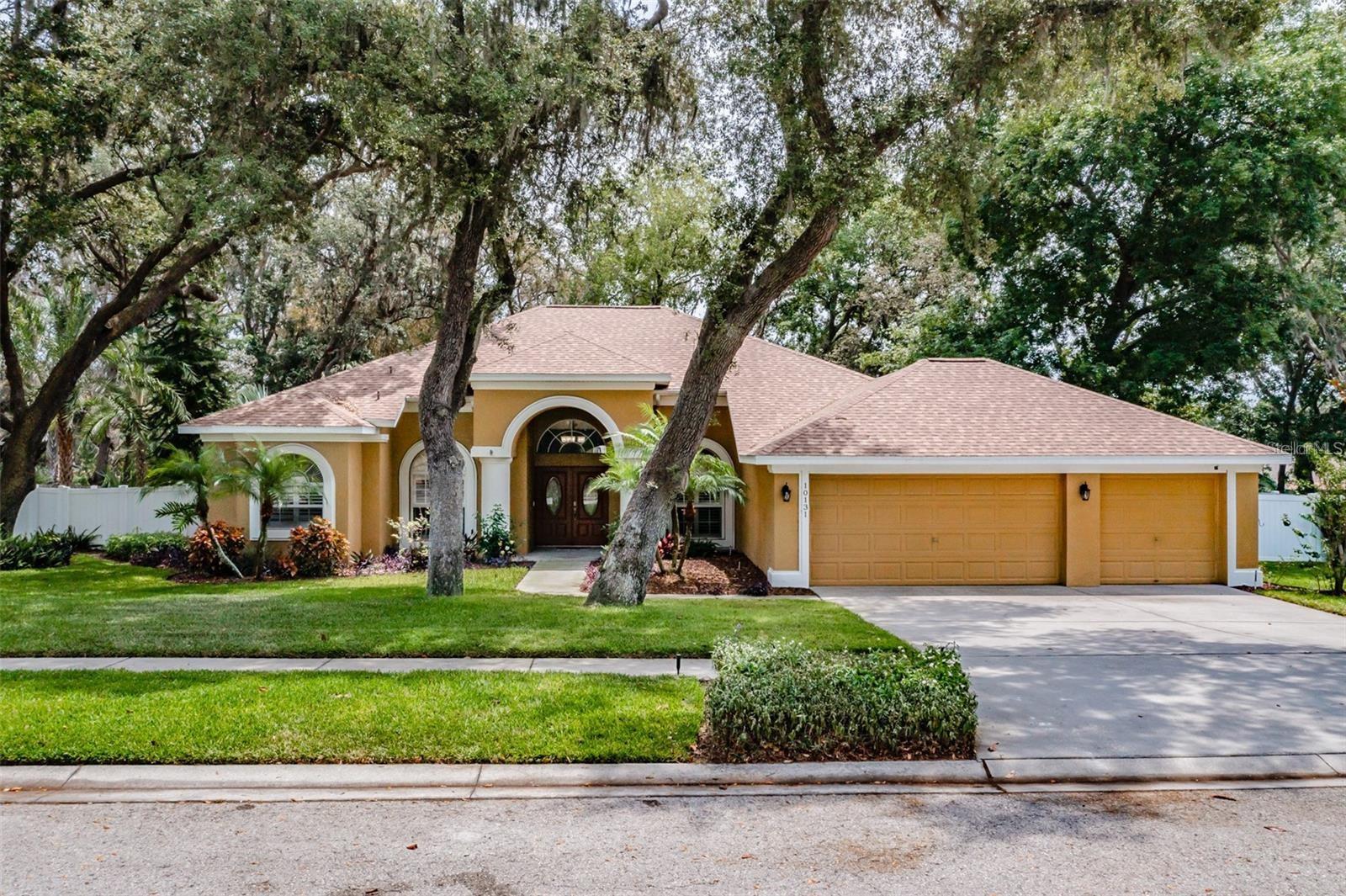 10131 Paddock Oaks Dr, Riverview