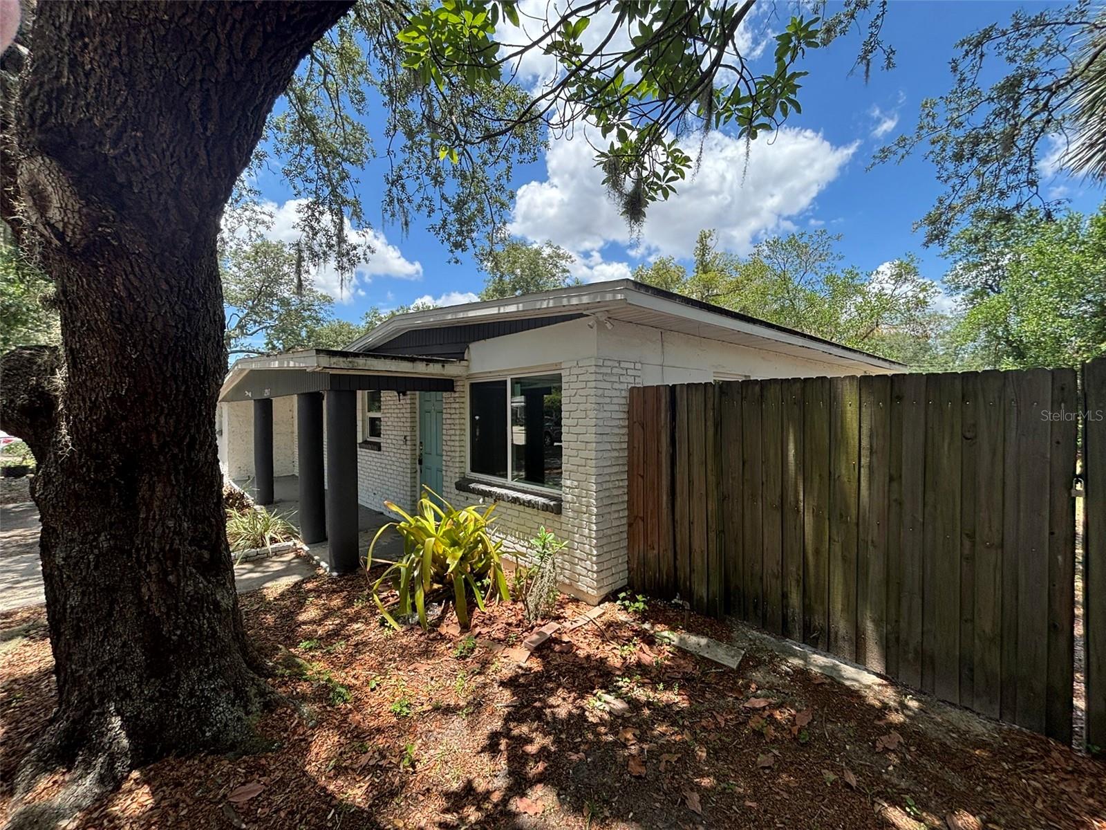 2908 E Howell St, Tampa