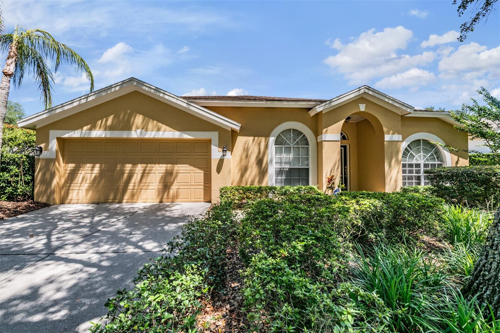 9459 Hunters Pond Dr, Tampa
