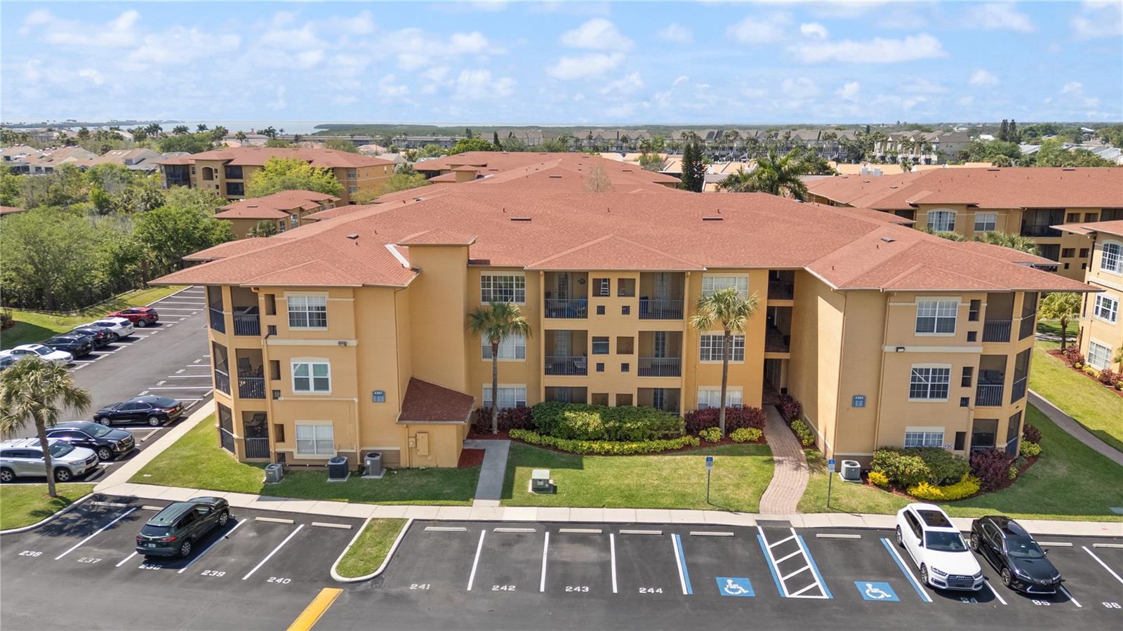 4307 Bayside Village Dr #103, Tampa
