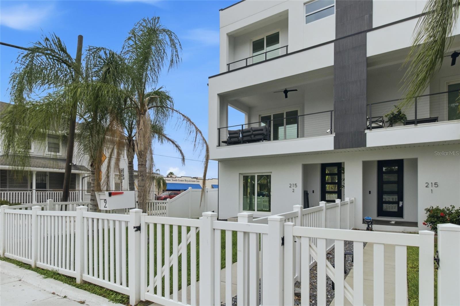215 W Columbus Dr #2, Tampa