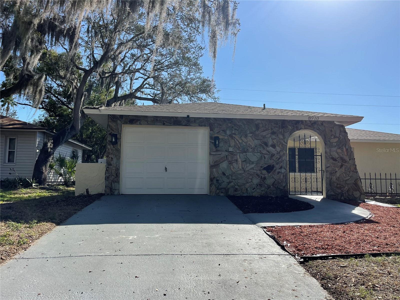 8910 Elm Leaf Ct, Port Richey