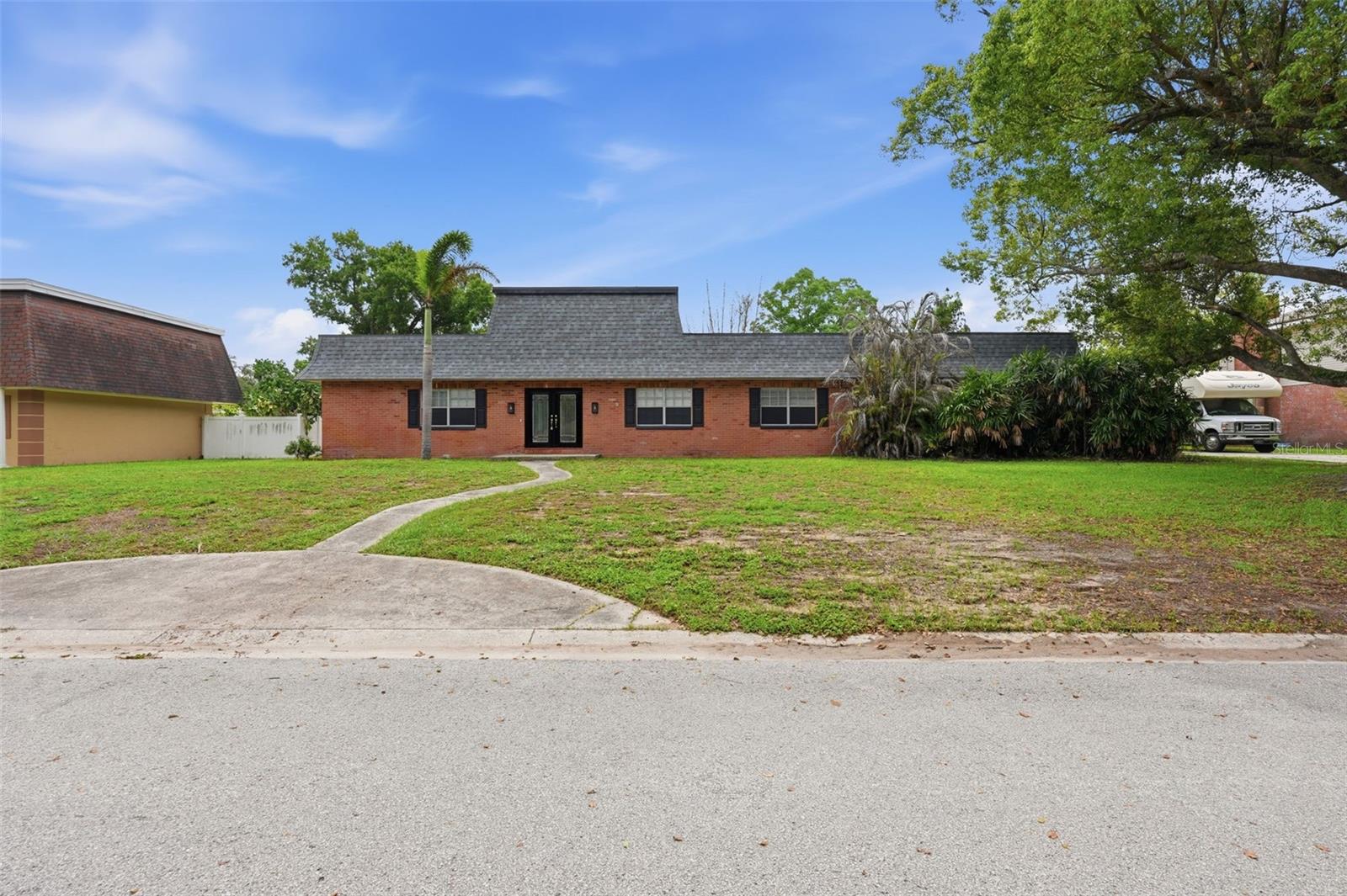 1303 Wallwood Dr, Brandon
