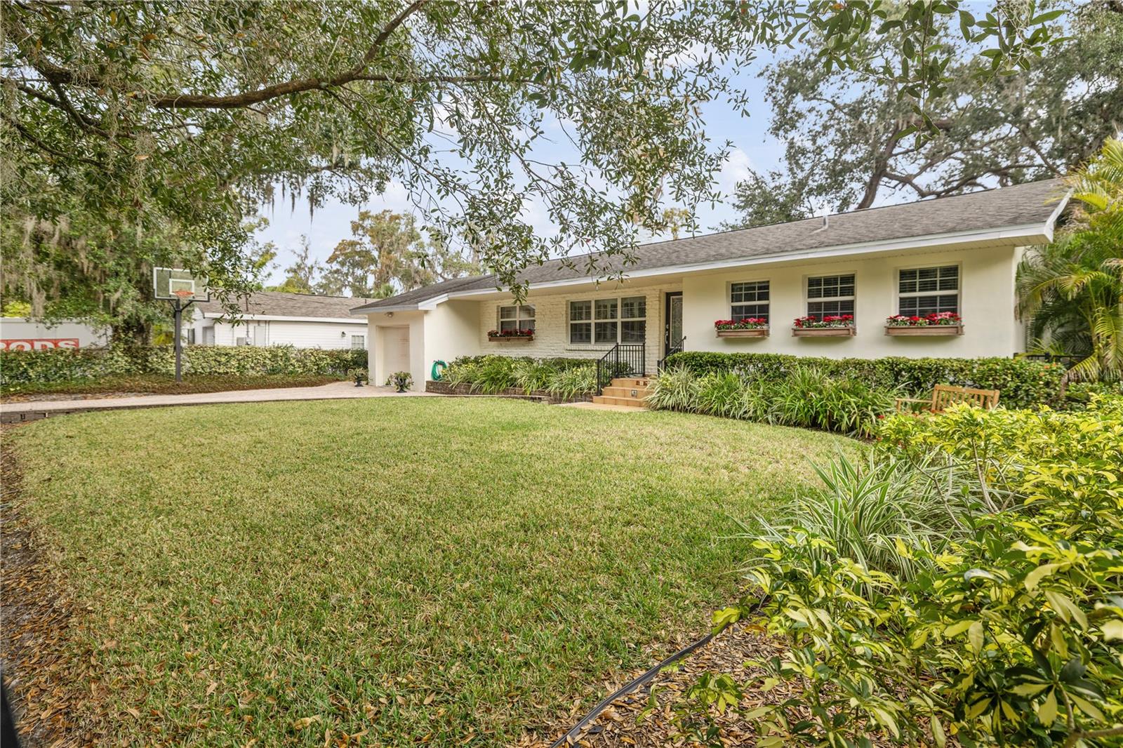 1418 E Park Cir, Tampa