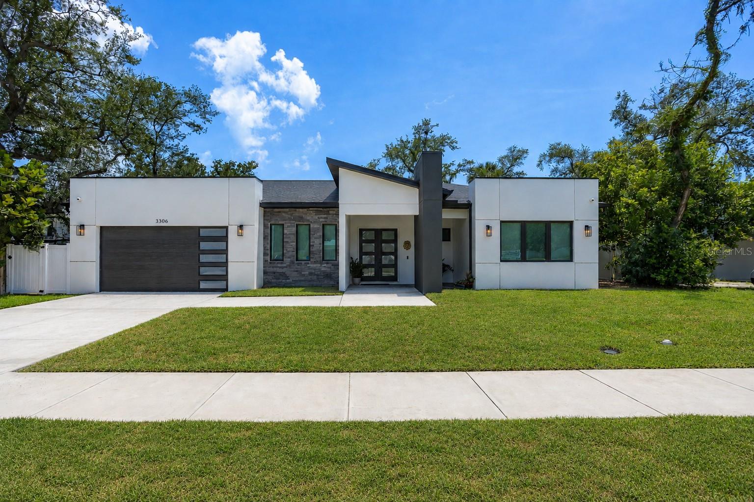 3306 W Van Buren Dr, Tampa