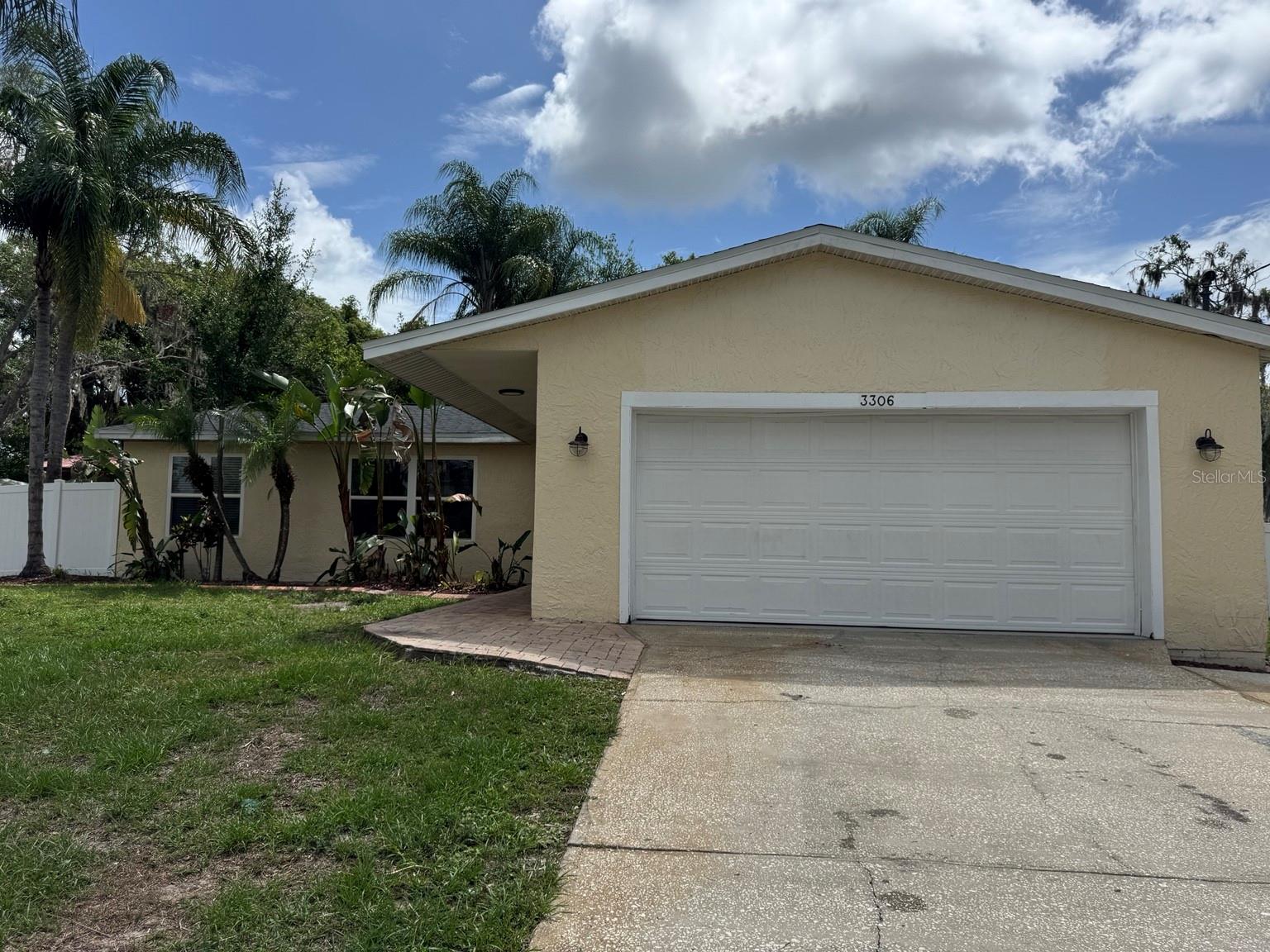 3306 Lake Saxon Dr, Land O Lakes