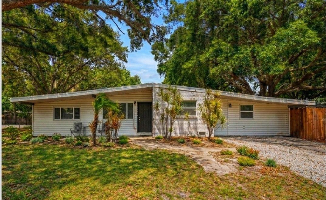 4437 W Bay Ave, Tampa
