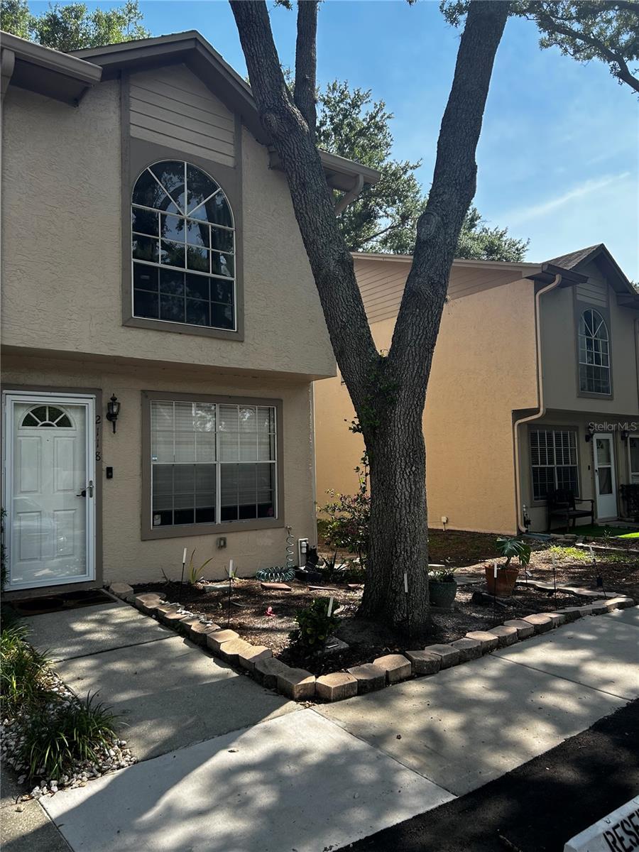 2118 Fletchers Point Cir, Tampa