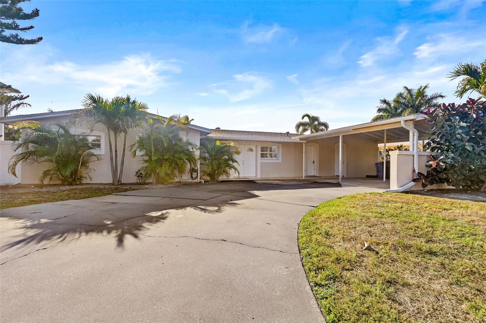 3945 Fontainebleau Dr, Tampa