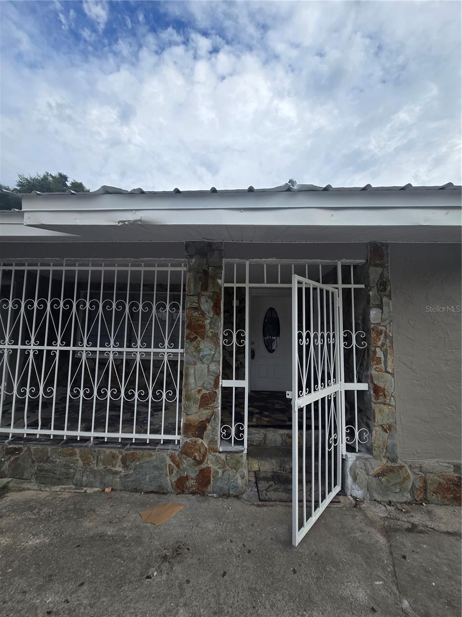 3905 E Osborne Ave, Tampa