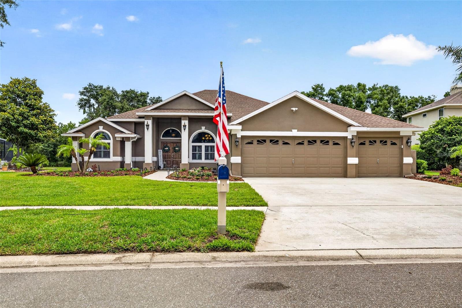 3904 S Nine Dr, Valrico