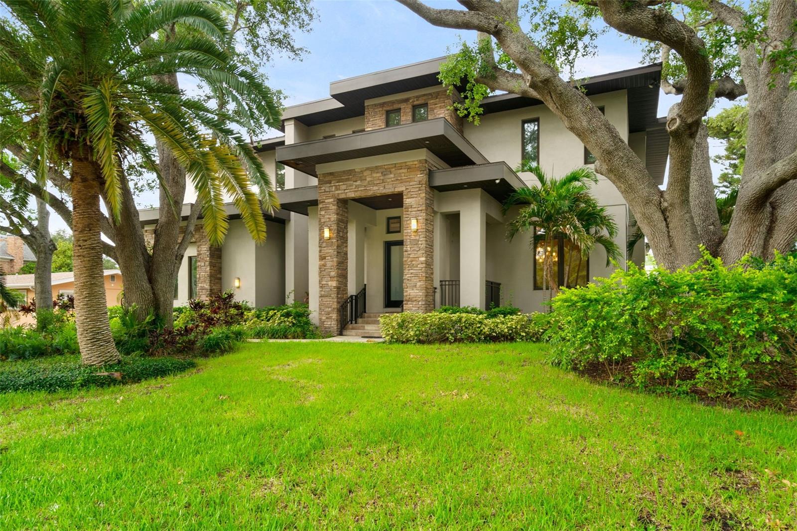 4905 W Spring Lake Dr, Tampa