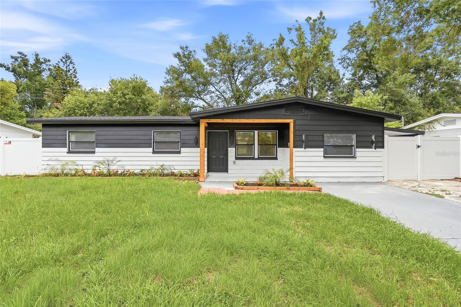 513 White Oak Ave, Brandon