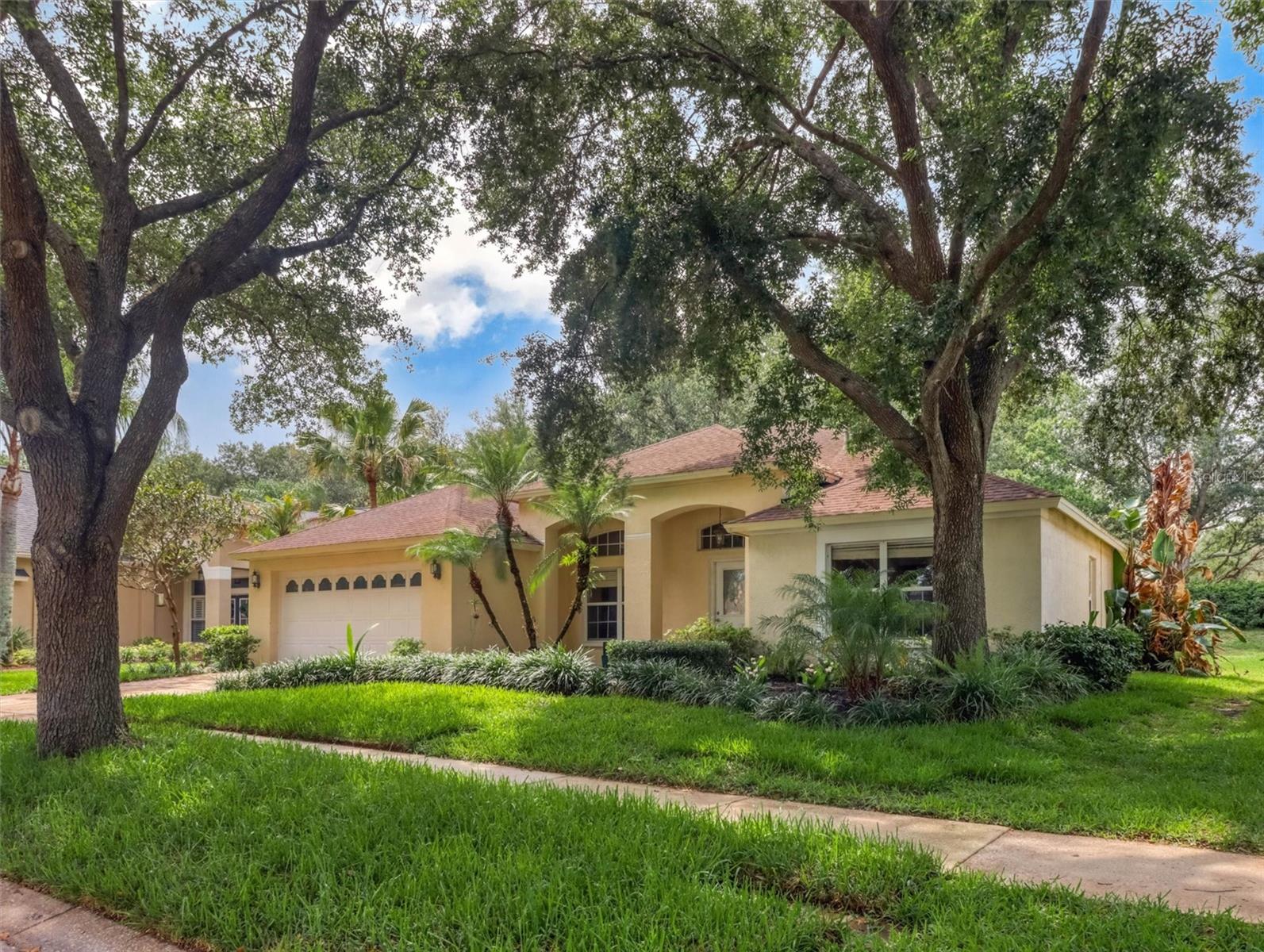 10110 Whisper Pointe Dr, Tampa