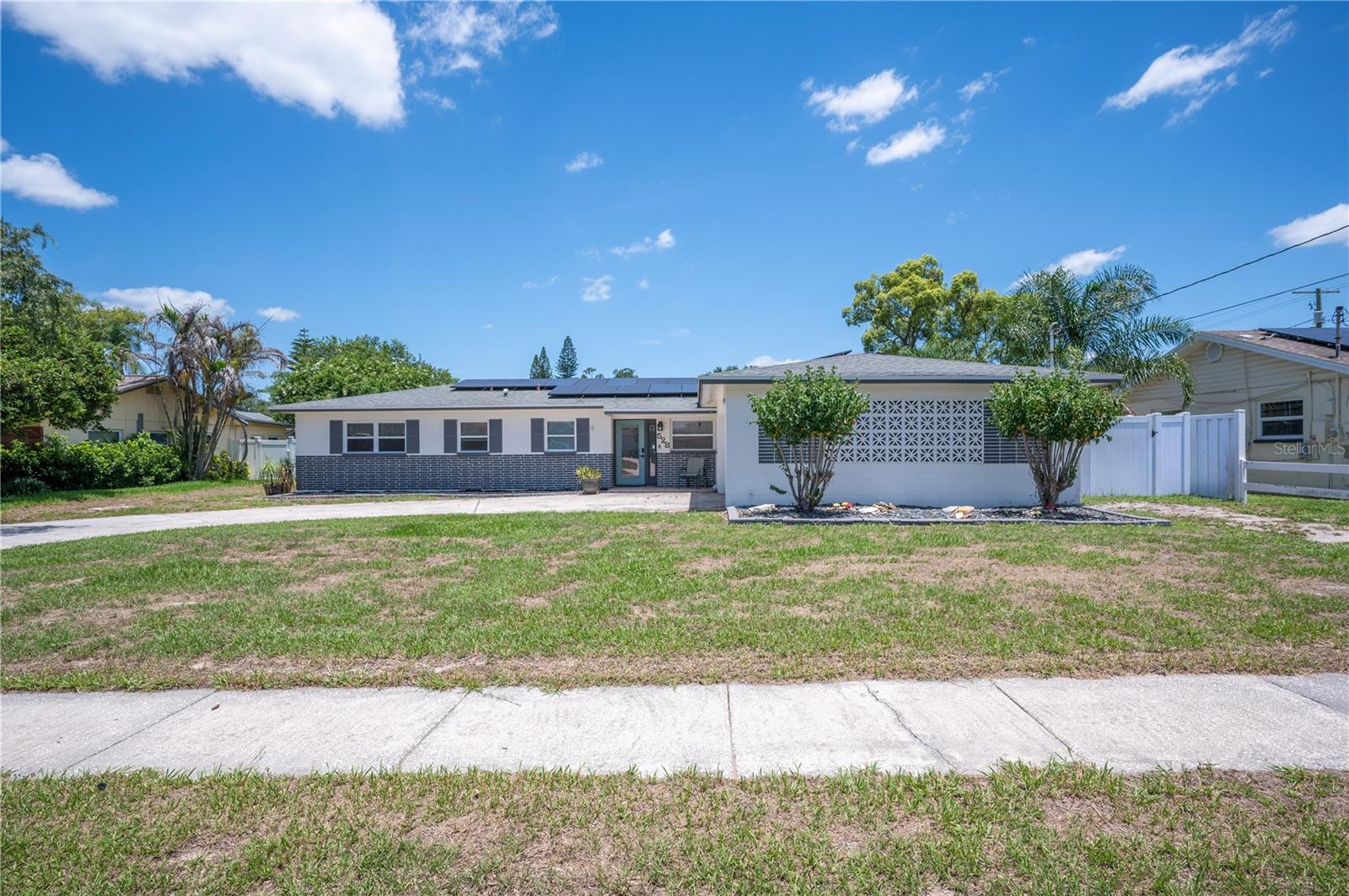 528 S Larry Cir, Brandon
