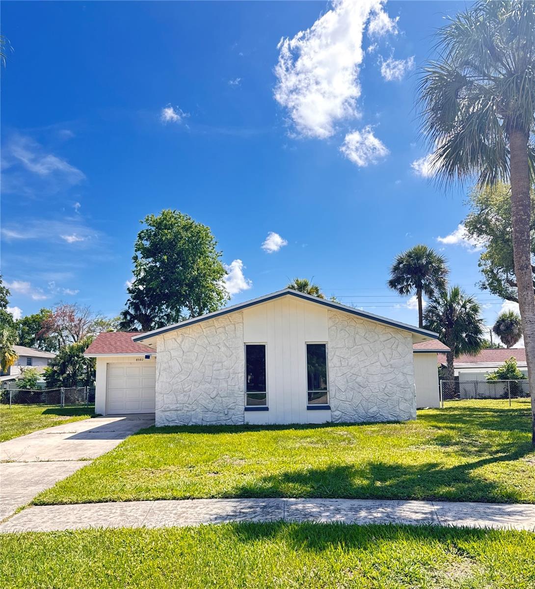 8302 N Flintrock Ct, Tampa