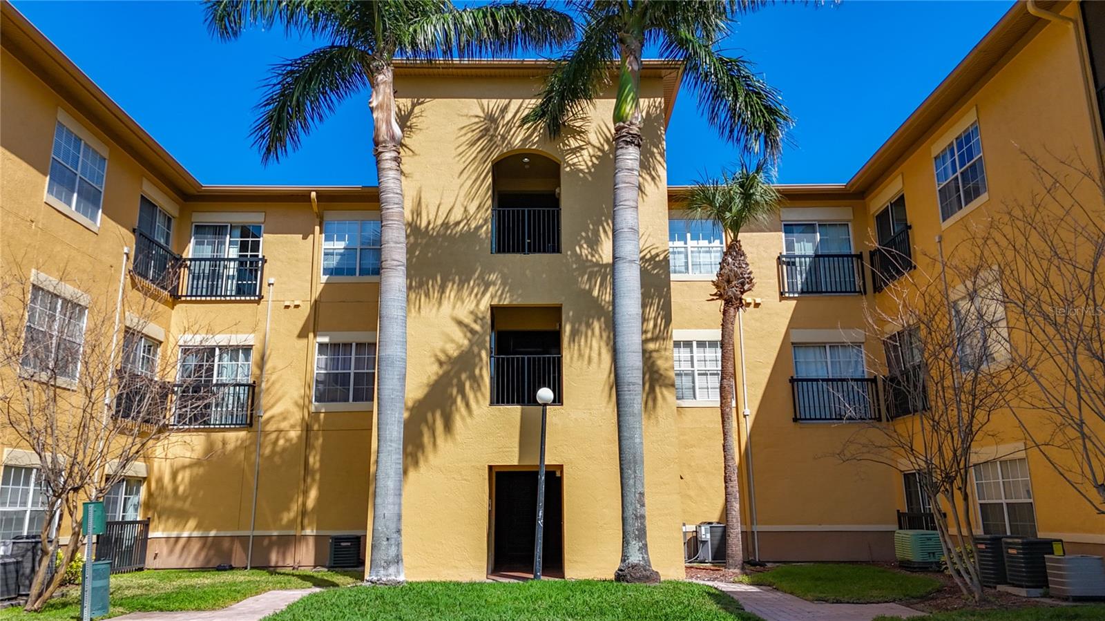 4323 Bayside Village Dr #227, Tampa