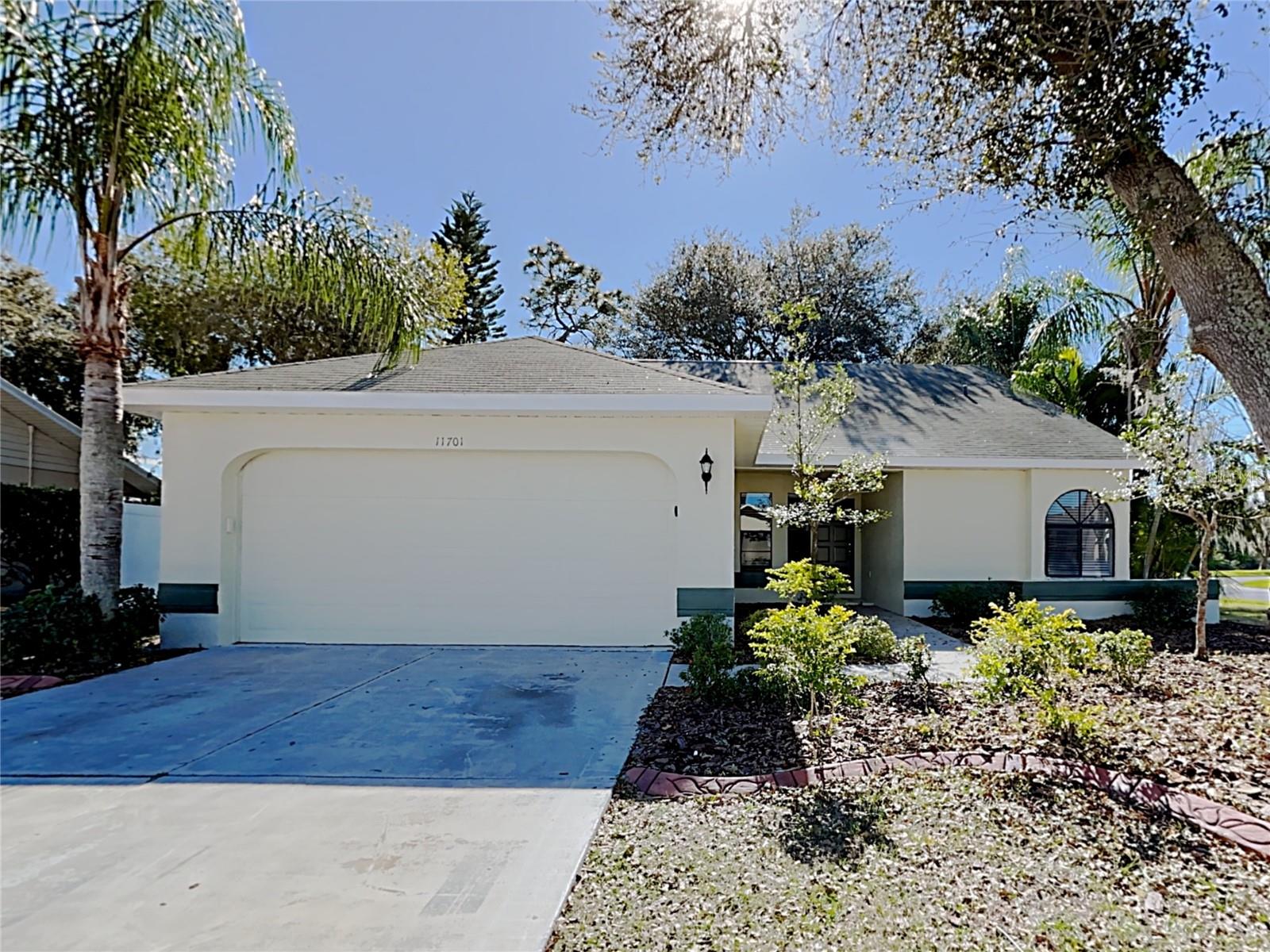 11701 Lynmoor Dr, Riverview