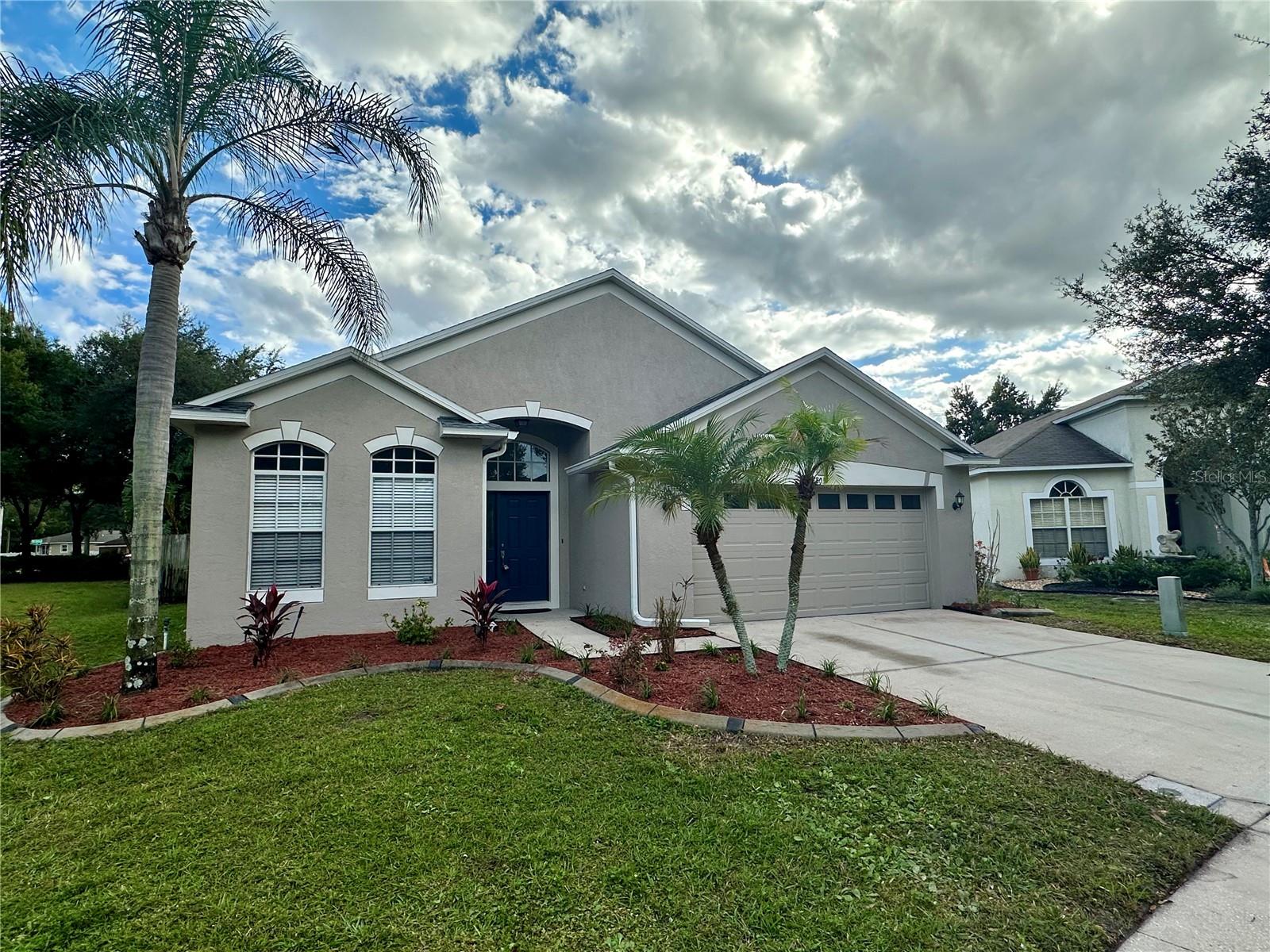 8037 Moccasin Trail Dr, Riverview