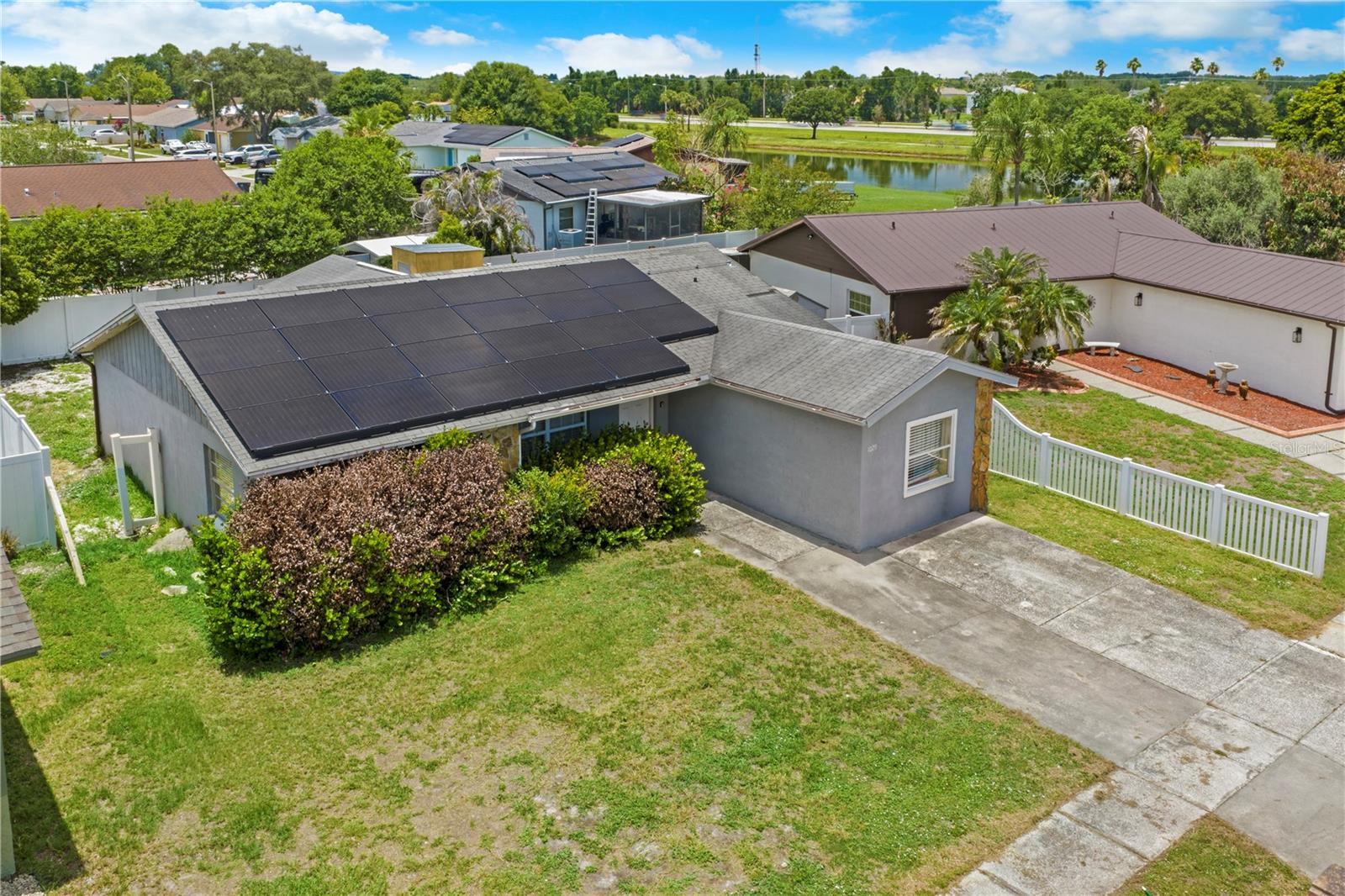 1029 Pine Ridge Cir, Brandon