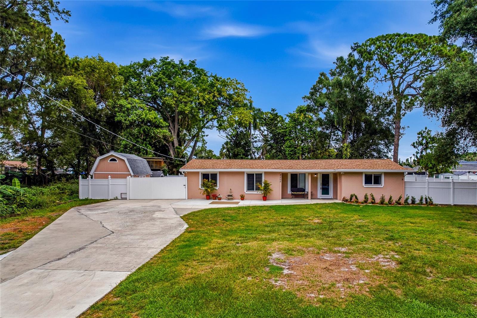 8205 Westridge Dr, Tampa