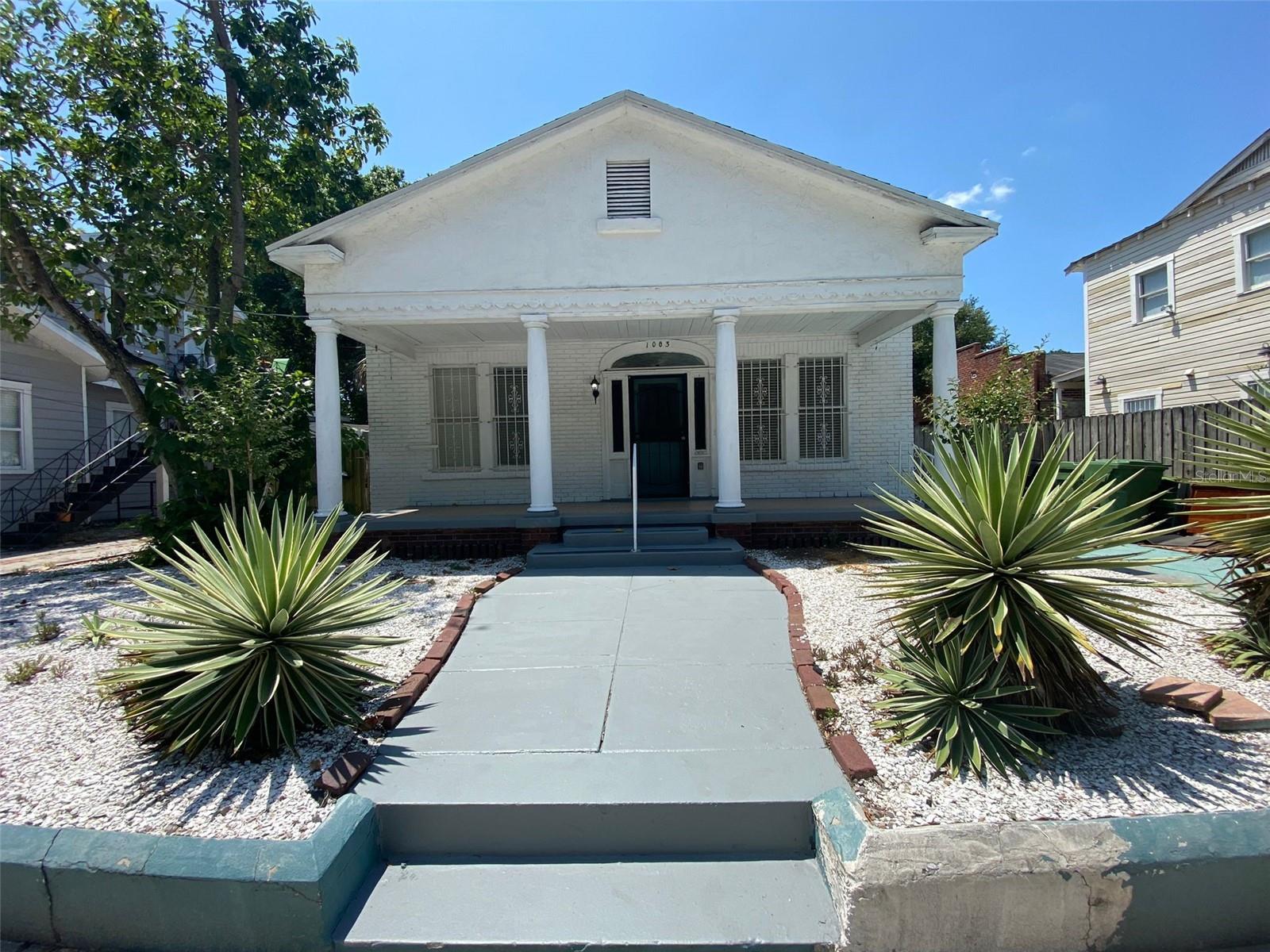 1003 E Columbus Dr, Tampa