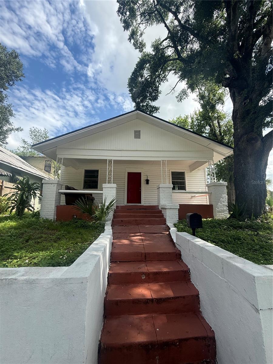 2712 E Columbus Dr, Tampa