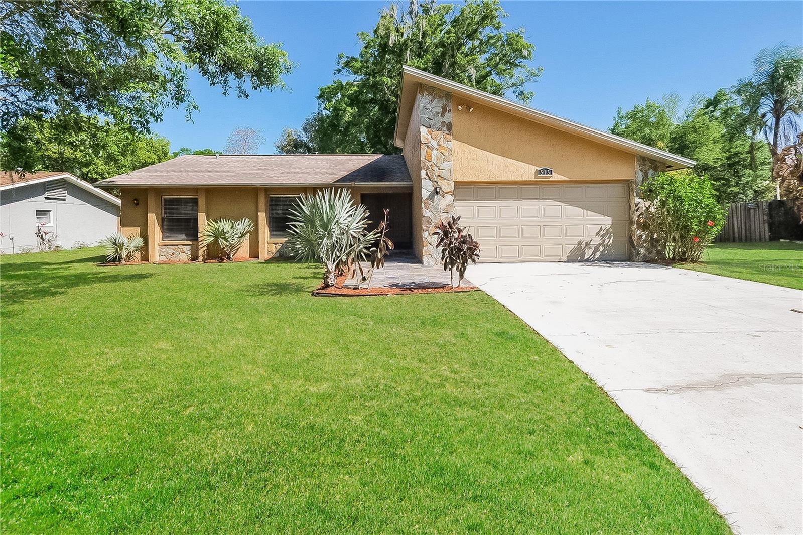 515 Sandalwood Dr, Plant City