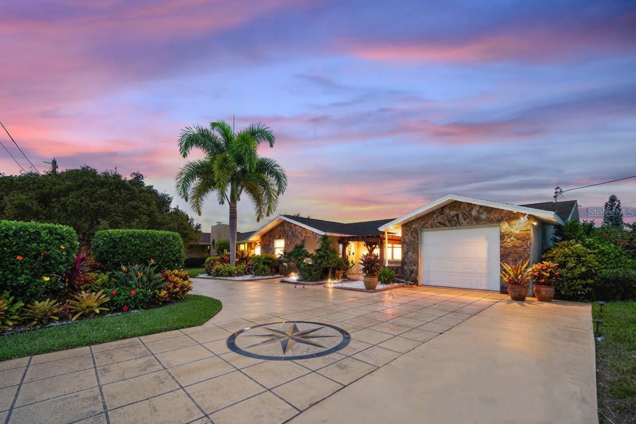 8542 Betty St, Port Richey