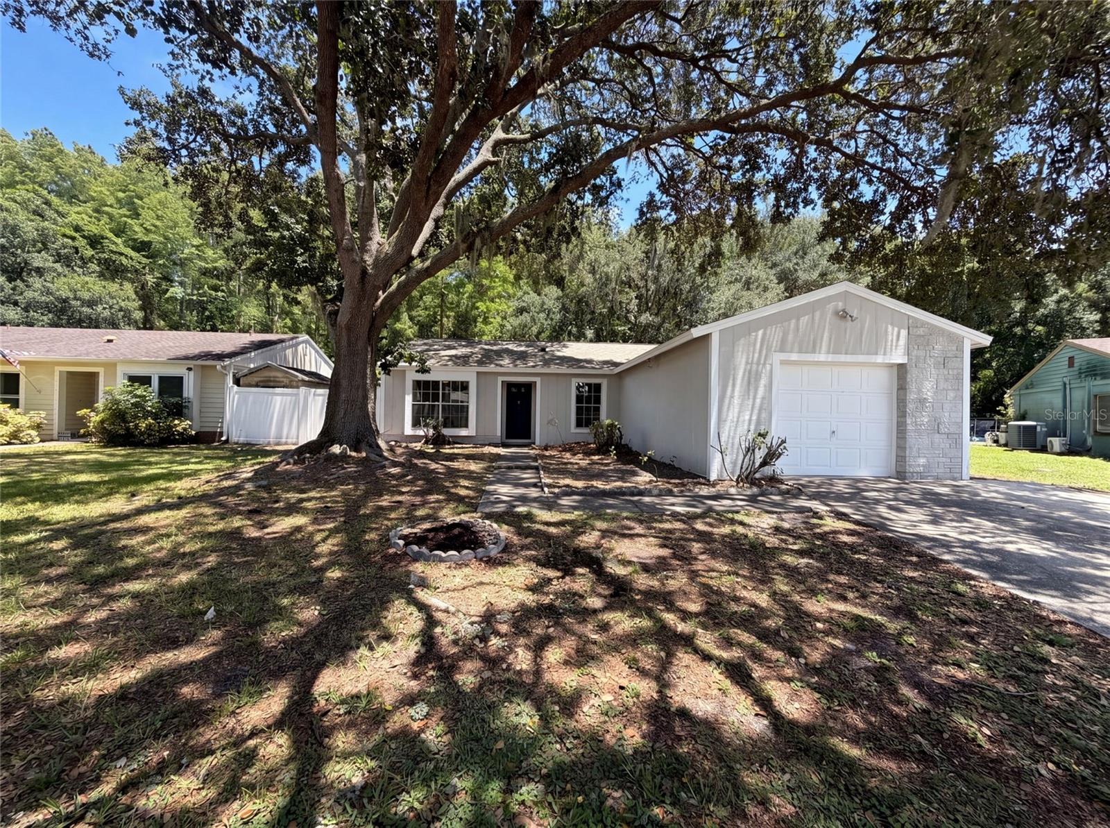 5720 Kneeland Ln, Tampa