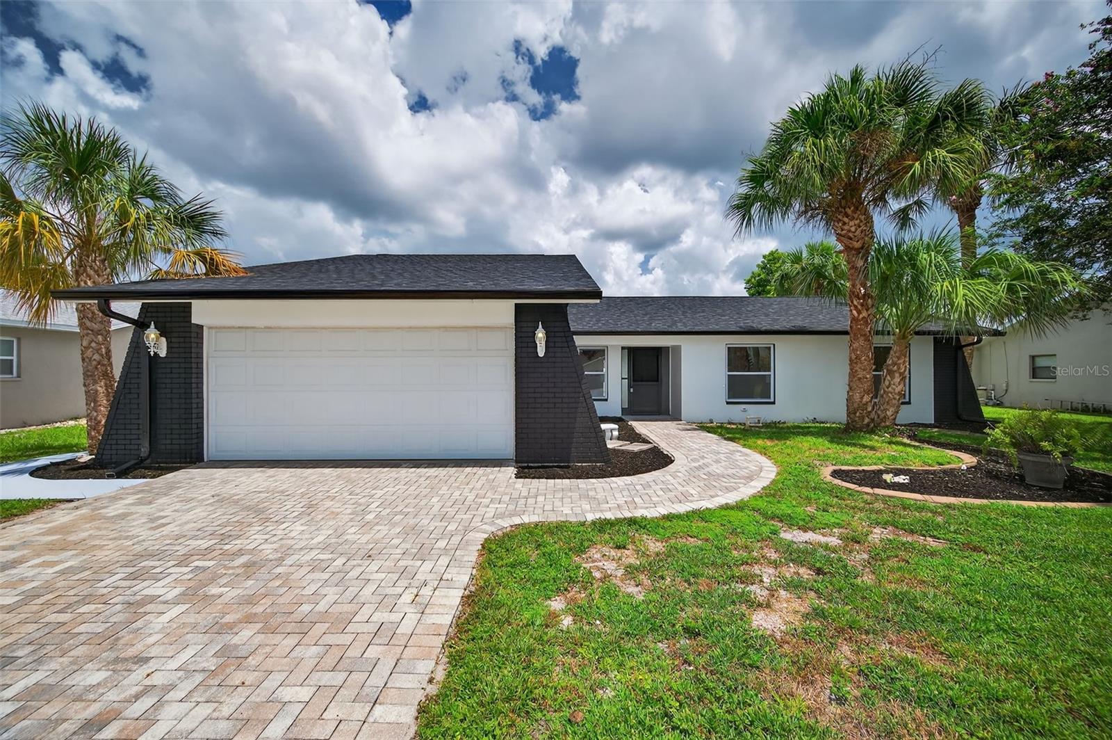 10221 Landmark Dr, Hudson