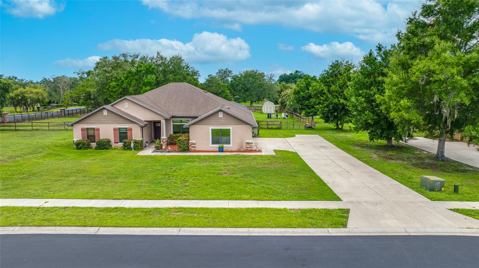 14311 Hill Country Ln, Dade City