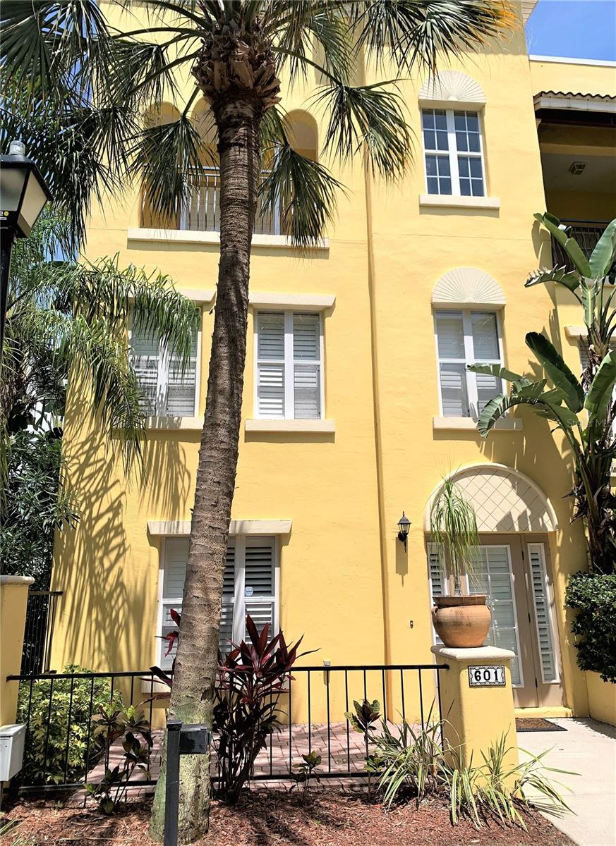 601 Casabella Cir, Tampa