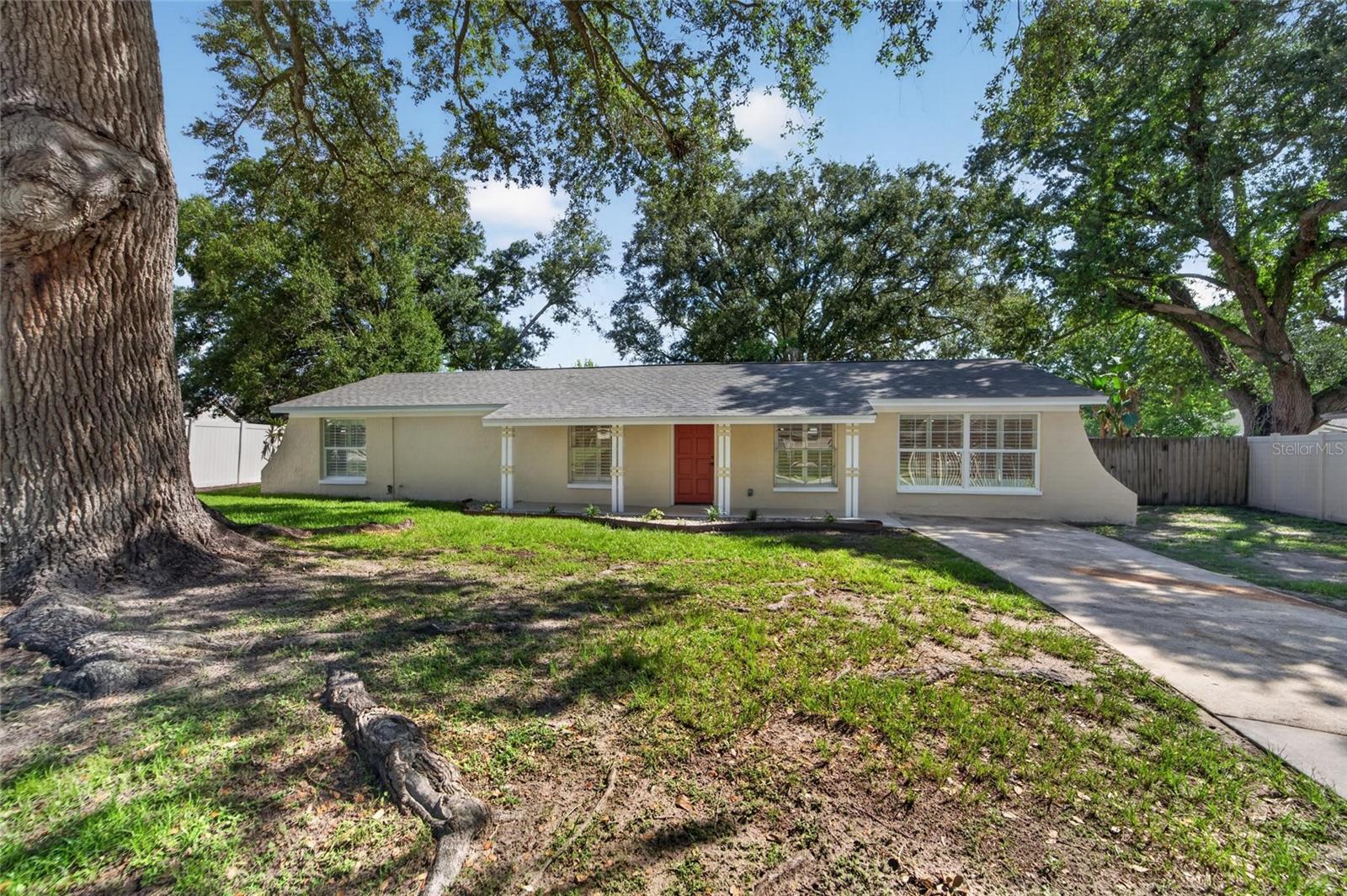 522 Highview Cir N, Brandon
