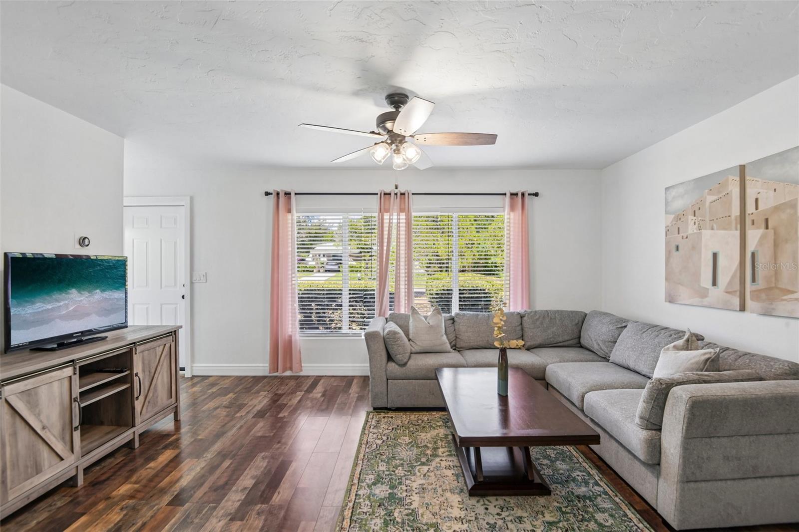 201 REDWOOD AVE