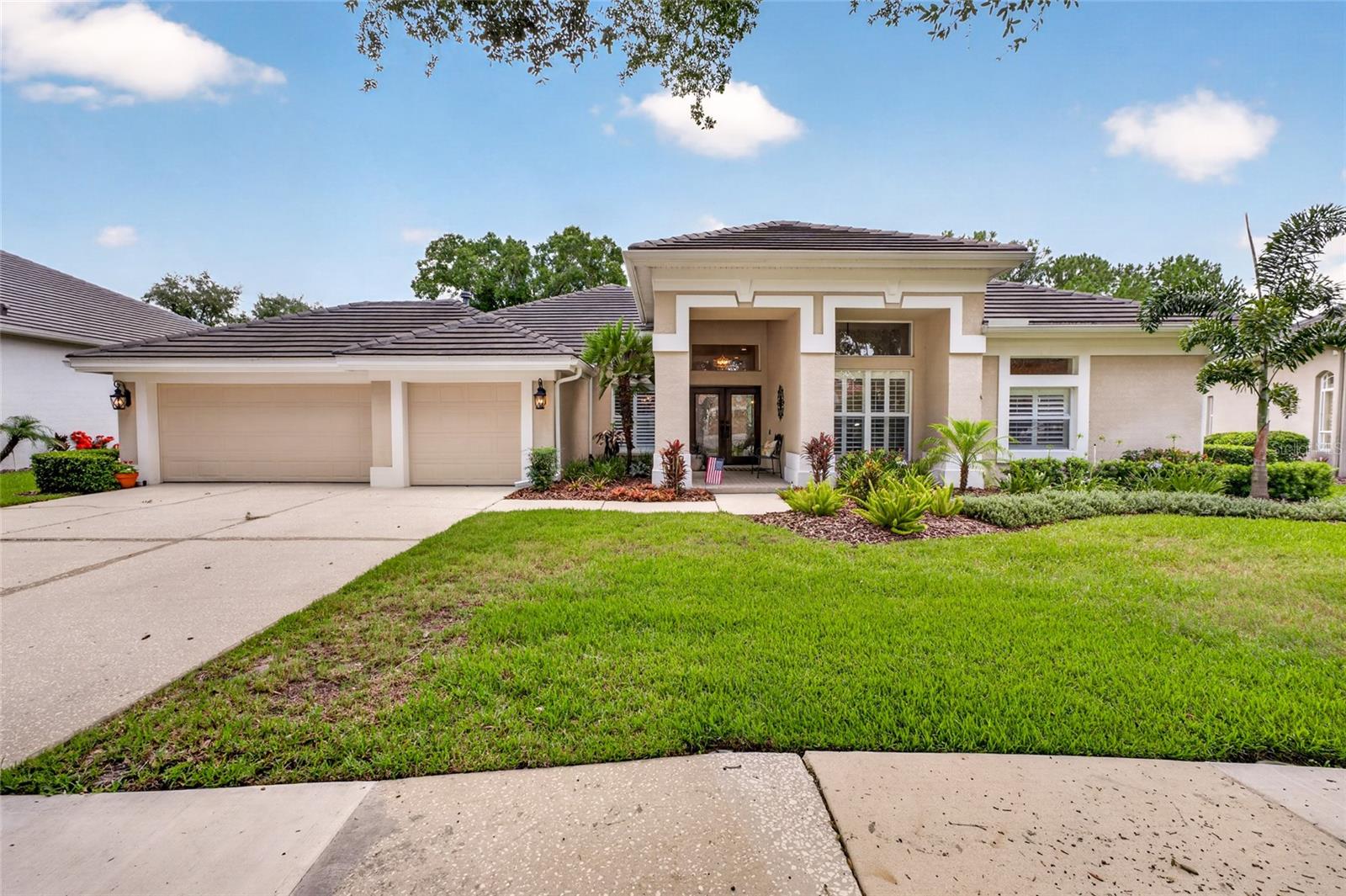 9109 Woodridge Run Dr, Tampa