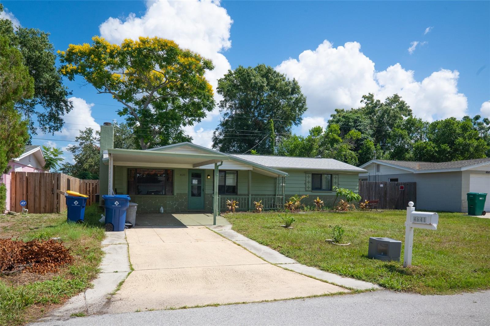 4641 Aegean Ave, Holiday