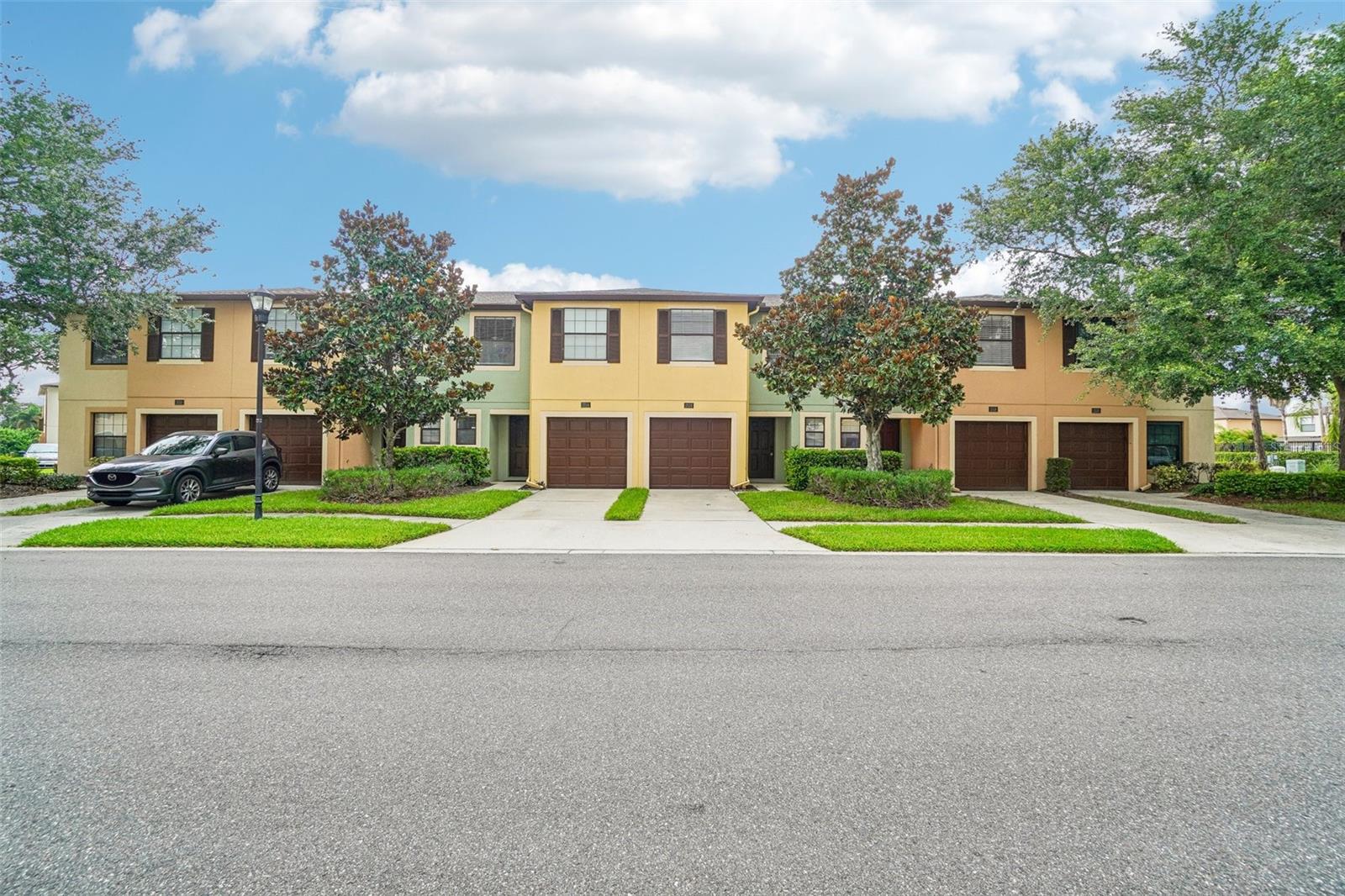 2516 Oleander Lakes Dr, Brandon
