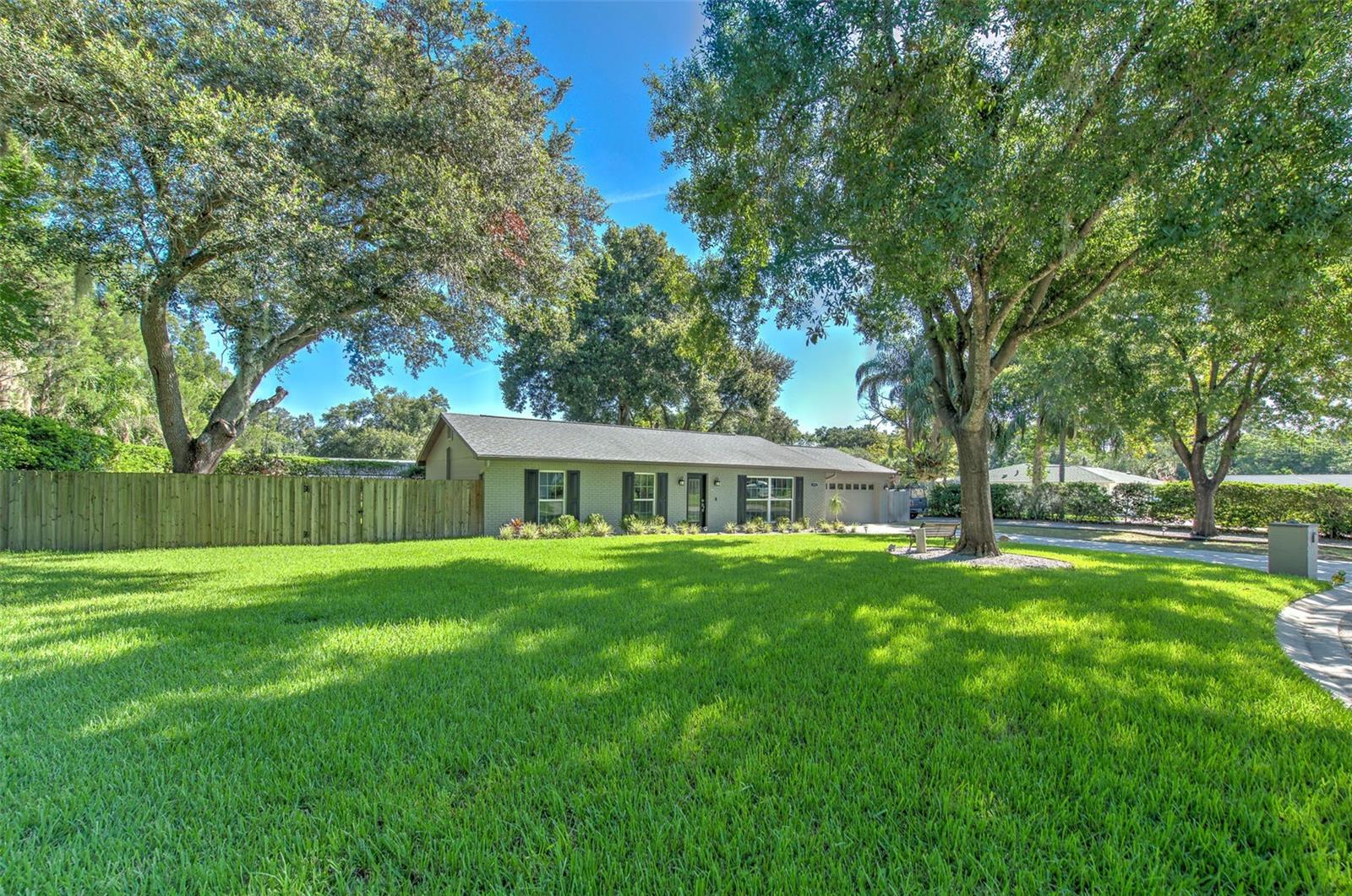 1712 Sakura Dr, Valrico
