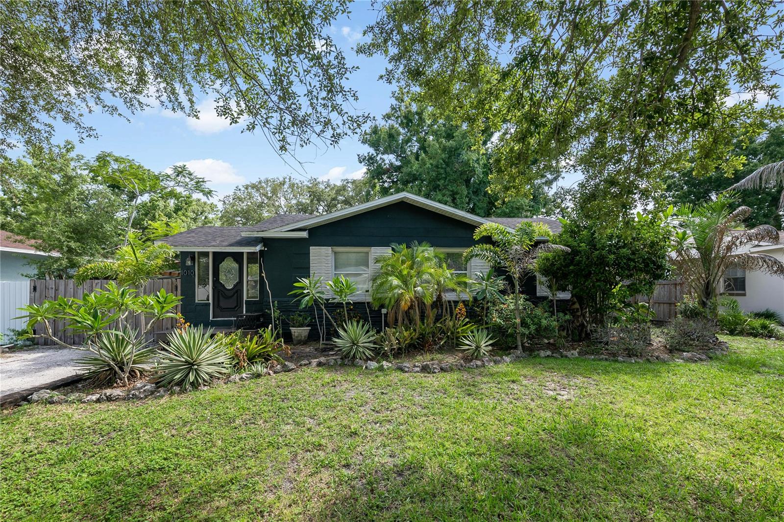 1010 W Berry Ave, Tampa