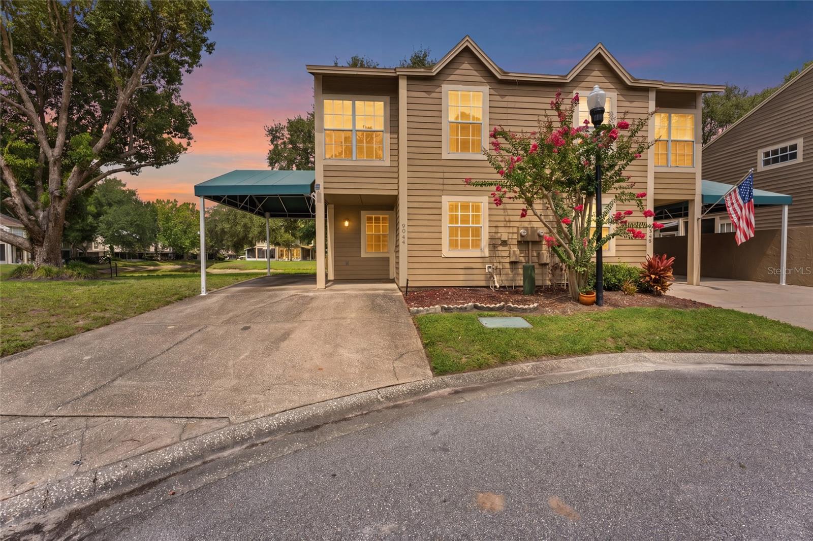 9044 Lake Place Ln, Tampa